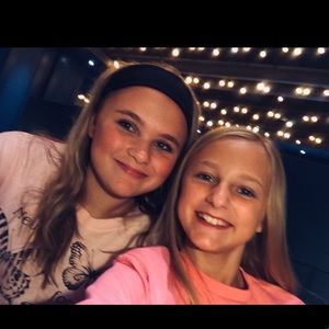 Meet your Posher, Chloe